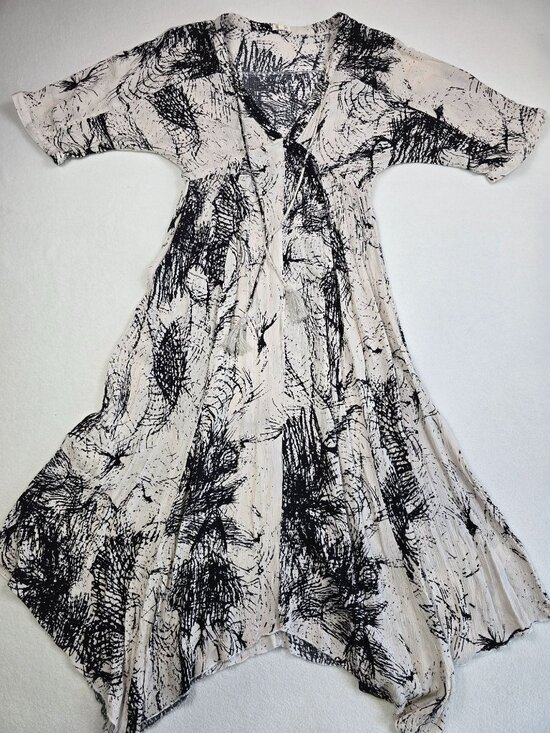 En Crème Dresses & Skirts - En Crème Small Black & White Abstract Print Midi Maxi Dress Boho